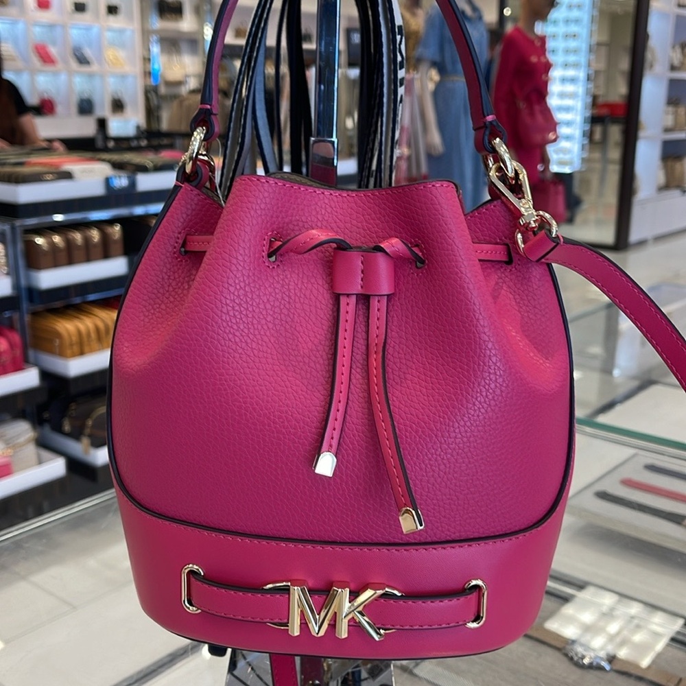 MICHAEL KORS 
Reed Md Pebbled Leather Bucket Bag Satchel Crossbody
Electric Pink - Picture 10 of 16